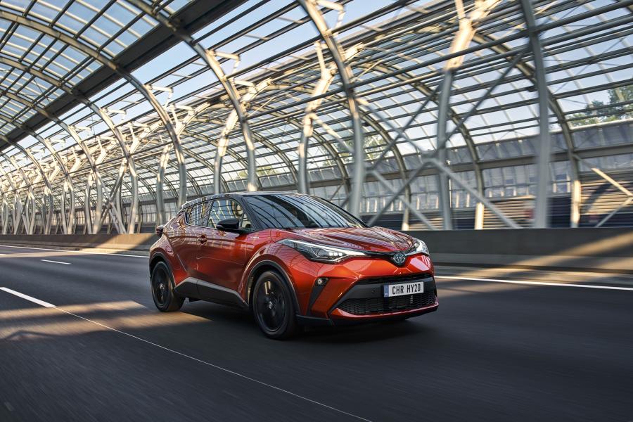  Toyota C-HR Hybrid 2019 года  (WW) (фото 17 из 174)